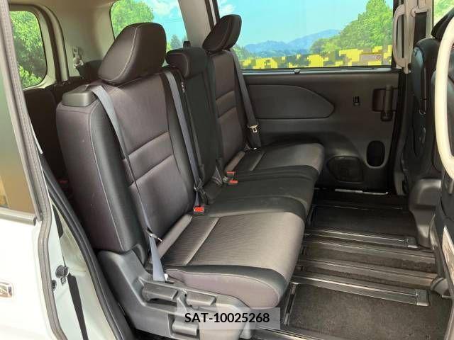 Nissan SERENA 2017-06 251057-9