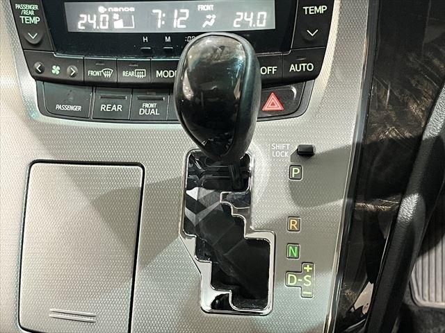 Toyota VELLFIRE 2012-11 180867-26
