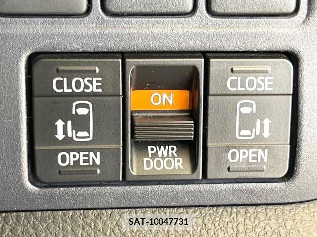 Toyota VOXY 2015-10 235328-4