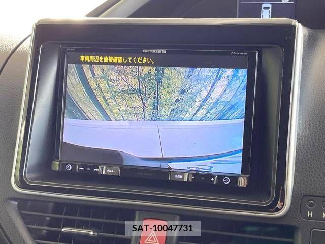 Toyota VOXY 2015-10 235328-3