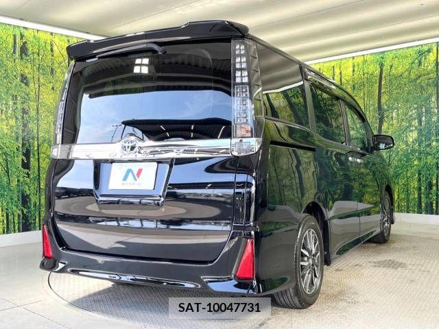 Toyota VOXY 2015-10 235328-17