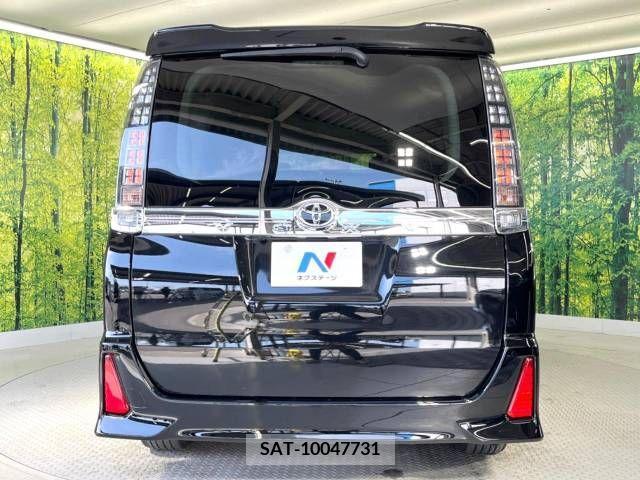 Toyota VOXY 2015-10 235328-15