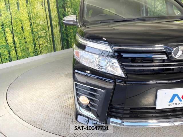 Toyota VOXY 2015-10 235328-12