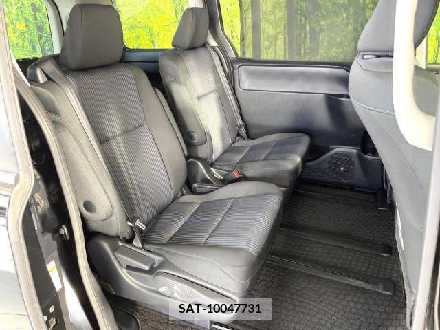 Toyota VOXY 2015-10 235328-8
