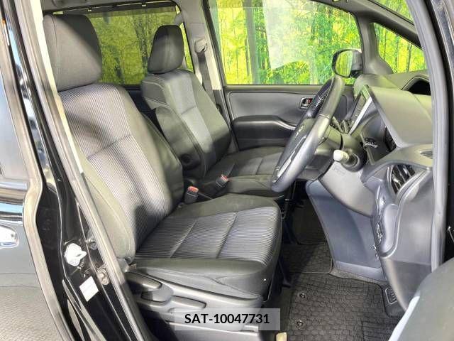 Toyota VOXY 2015-10 235328-7