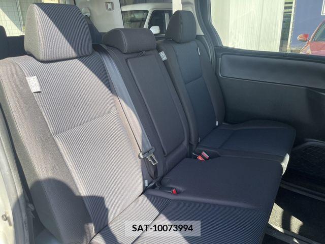 Toyota NOAH 2017-02 330103-14