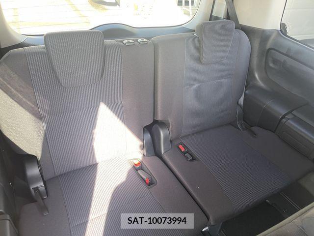 Toyota NOAH 2017-02 330103-16