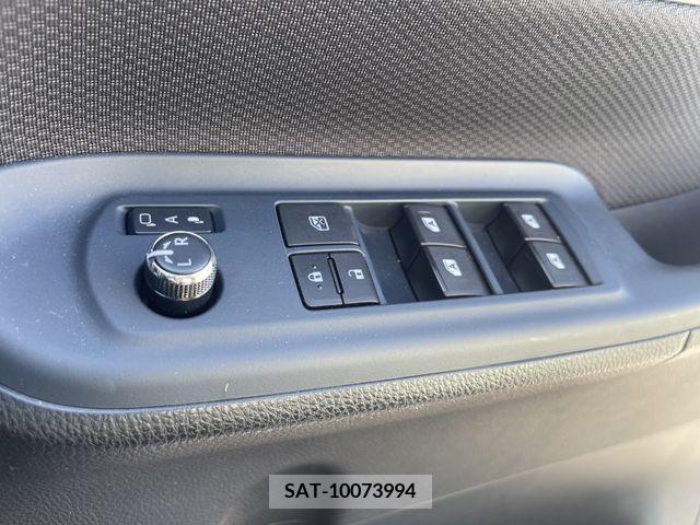 Toyota NOAH 2017-02 330103-12