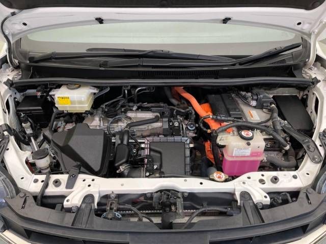 Toyota NOAH HYBRID 2017-10 19443-18