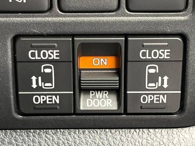 Toyota NOAH HYBRID 2017-10 19443-4