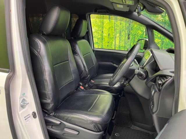Toyota NOAH HYBRID 2017-10 19443-7