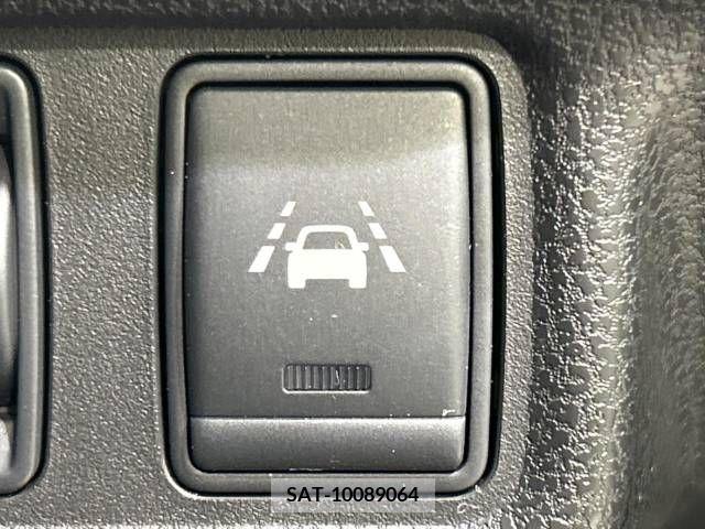 Nissan NOTE 2014-02 327778-4