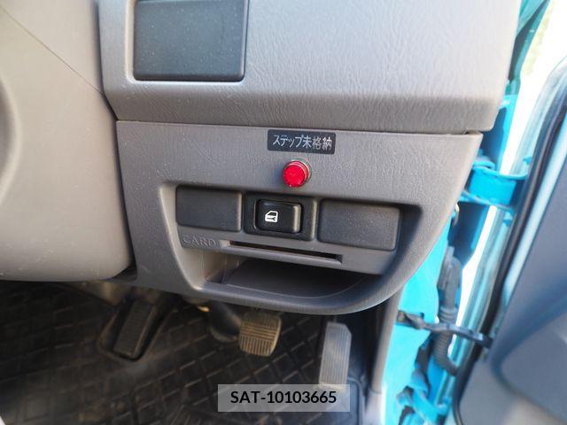 Nissan CARAVAN COACH 2003-03 232664-12