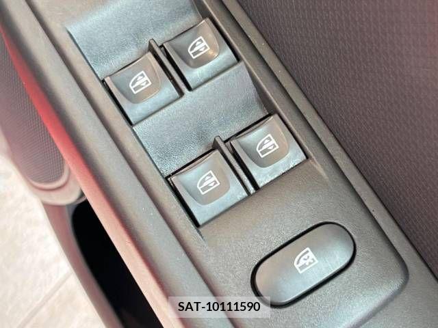 Renault LUTECIA 2015-04 393642-19
