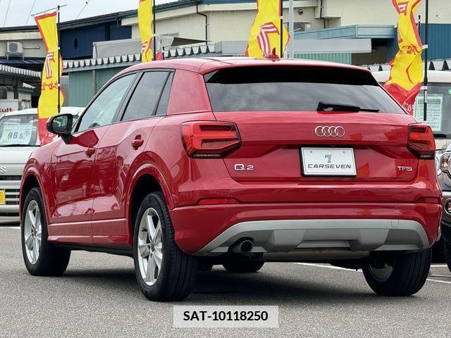 Audi Q2 2017-12 347281-7
