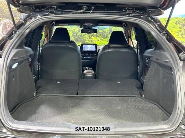 Toyota C-HR 2017-03 326524-10