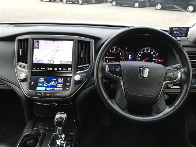 Toyota CROWN SEDAN 2015-09 189802-1