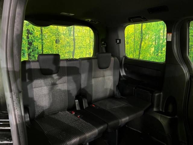 Toyota NOAH 2018-12 196589-10