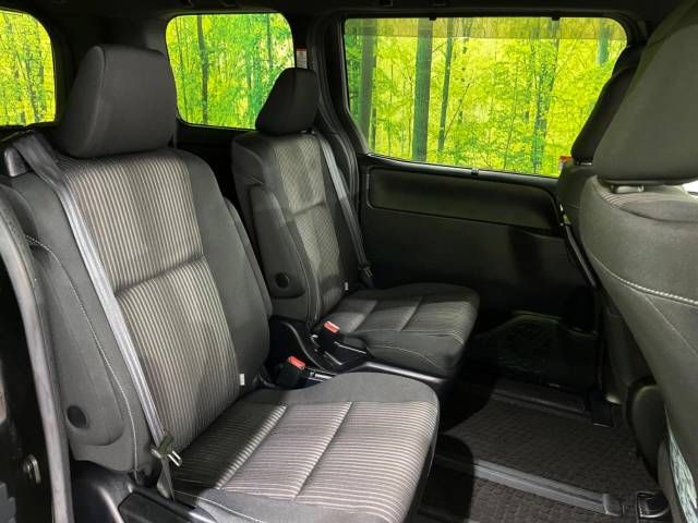 Toyota NOAH 2018-12 196589-9