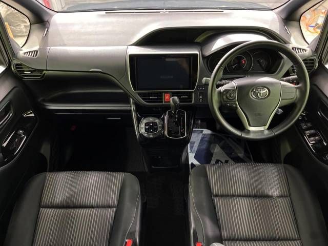 Toyota NOAH 2018-12 196589-1