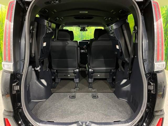 Toyota NOAH 2018-12 196589-11
