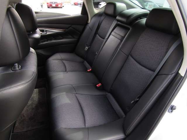 Nissan FUGA HYBRID 2012-07 190282-16