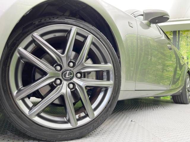 Lexus IS 2015-10 23088-16
