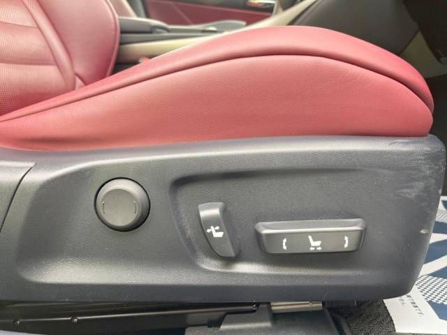 Lexus IS 2015-10 23088-9