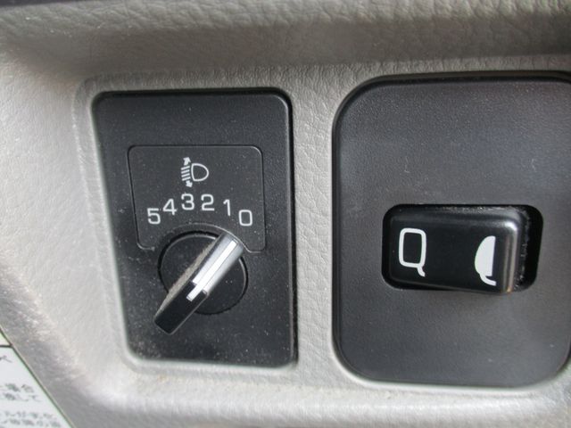 Mitsubishi CANTER 2016-06 15527-14