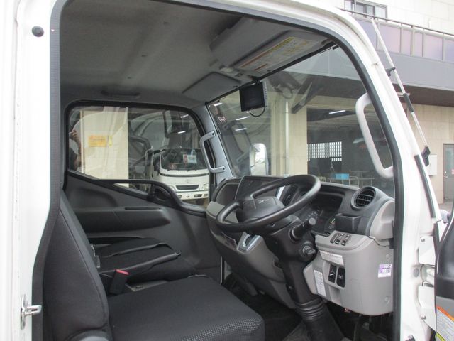 Mitsubishi CANTER 2016-06 15527-11