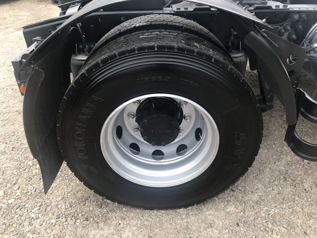 Nissan QUON 2017-12 6925-14