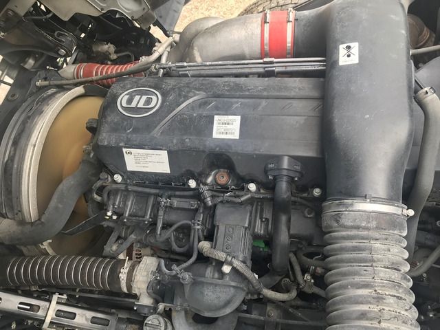 Nissan QUON 2017-12 6925-3