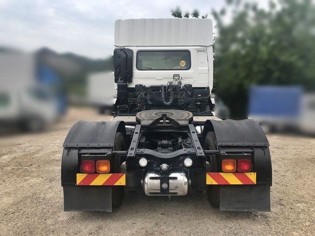 Nissan QUON 2017-12 6925-1