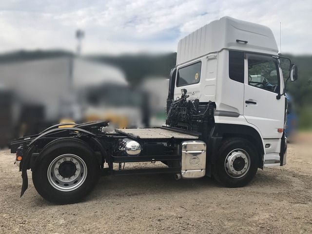 Nissan QUON 2017-12 6925-7