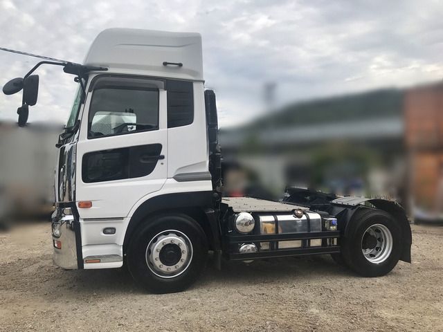 Nissan QUON 2017-12 6925-6