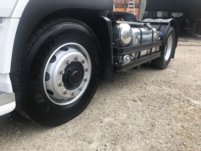 Nissan QUON 2017-12 6925-18