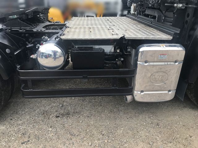 Nissan QUON 2017-12 6925-16