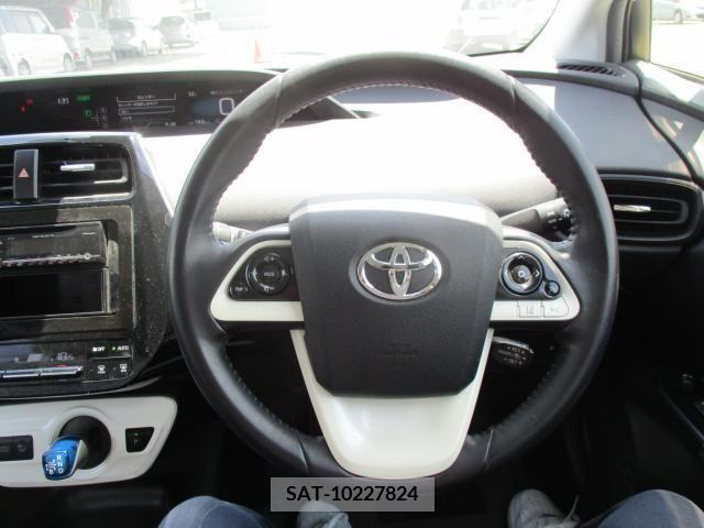 Toyota PRIUS 2018-01 328884-5