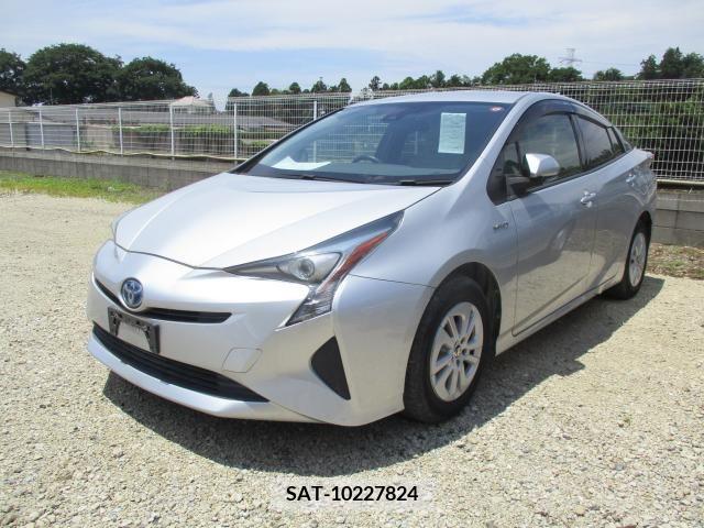 Toyota PRIUS 2018-01 328884-3