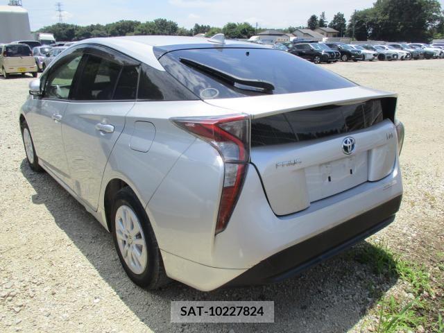 Toyota PRIUS 2018-01 328884-2