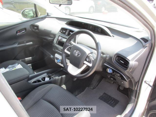 Toyota PRIUS 2018-01 328884-1