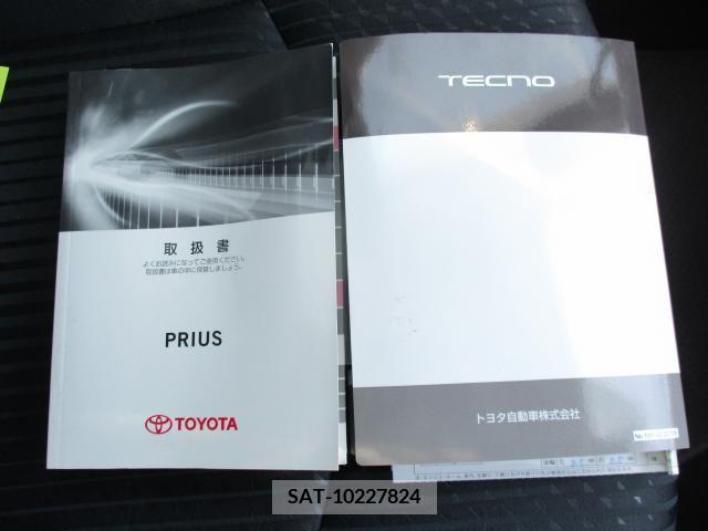 Toyota PRIUS 2018-01 328884-10