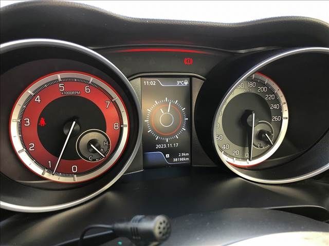 Suzuki SWIFT 2021-06 196004-11