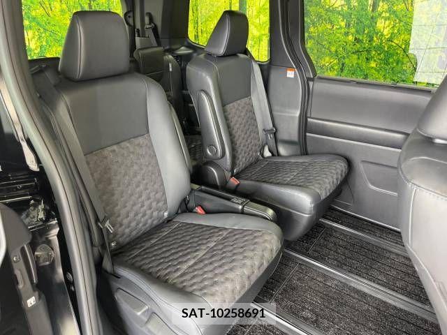 Toyota VOXY 2023-04 370519-10