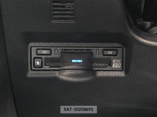 Toyota VOXY 2023-04 370519-6