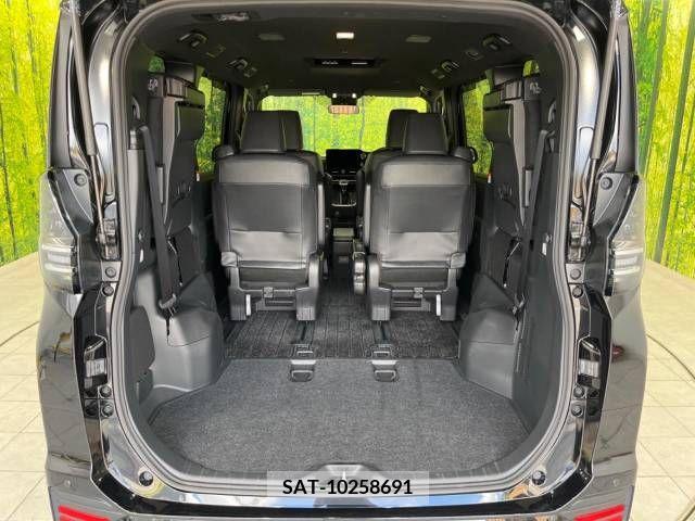 Toyota VOXY 2023-04 370519-11