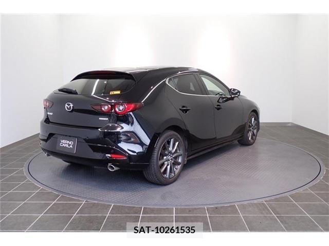 Mazda MAZDA3 2022-04 276403-3