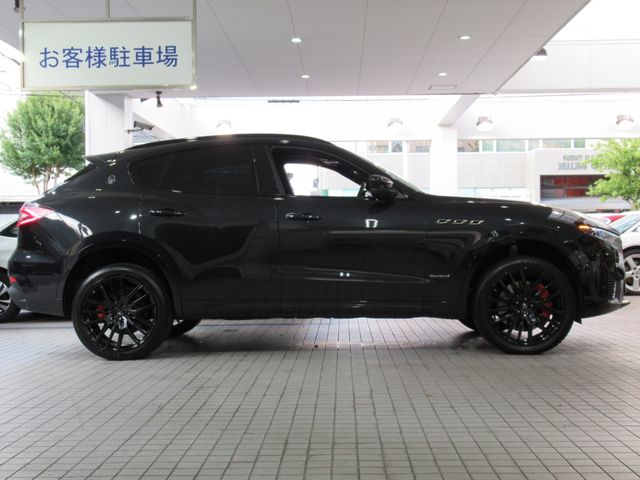 Maserati LEVANTE 2019-06 9706-21