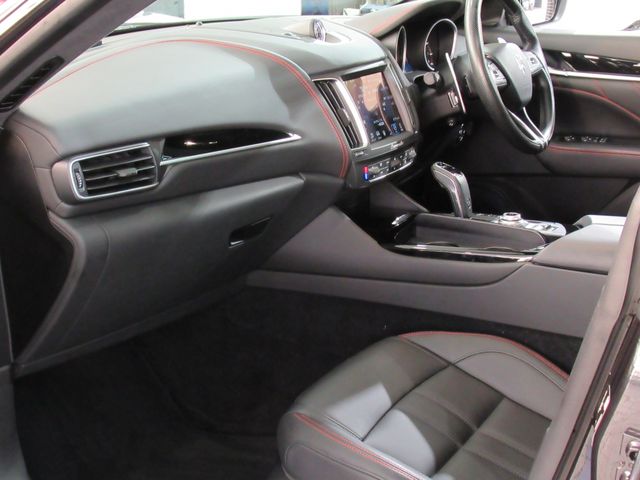 Maserati LEVANTE 2019-06 9706-4