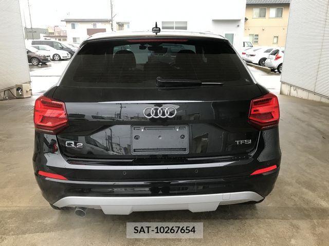 Audi Q2 2018-01 209427-6
